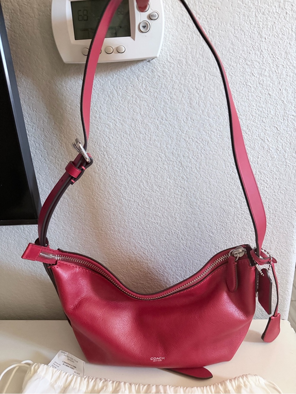 Coach Mott Sling bag 22 Scarlett